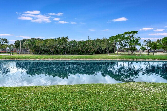 Building Photo - 148 Heritage Way