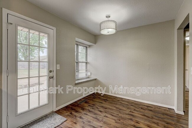 Building Photo - 816 N Briarcliff Dr