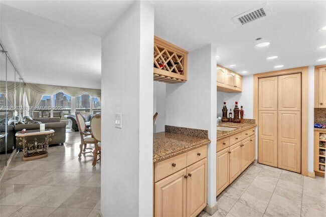 Building Photo - 1717 N Bayshore Dr