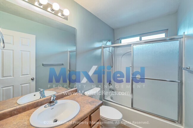 Building Photo - Lehi 4 BD 2.5 BA 2 GA - Fenced Yard