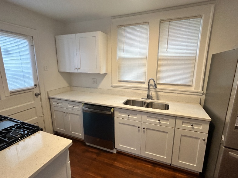 Building Photo - 323 Onyx Ave