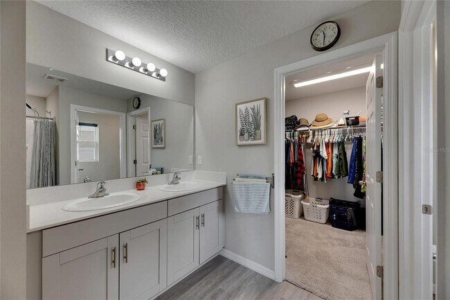 Building Photo - 12696 Tannencrest Dr