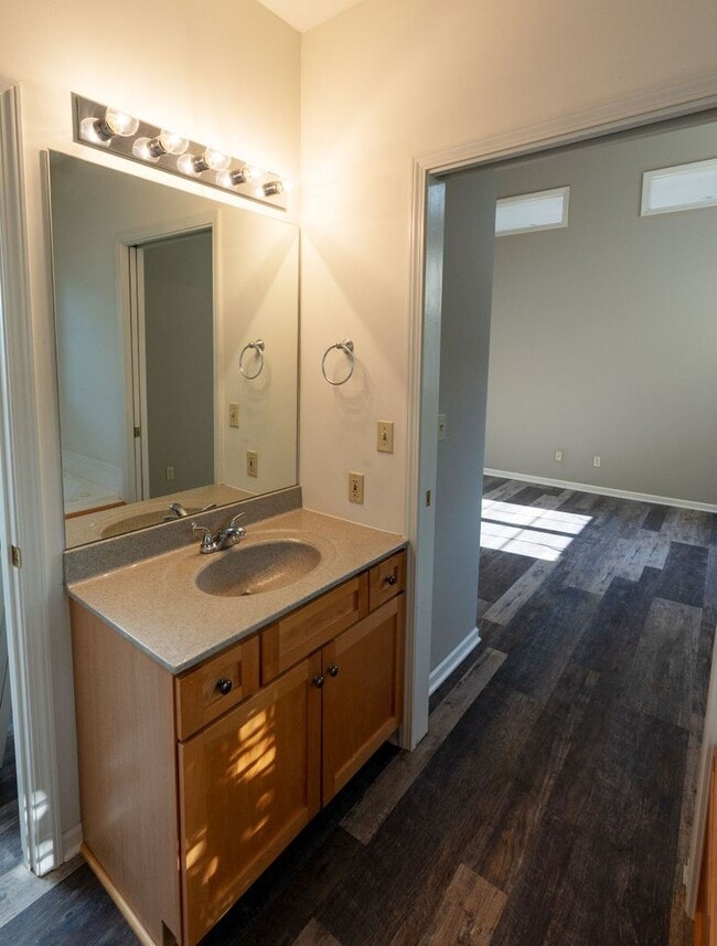 Building Photo - 1BR/1BA, Cherry Hill, Upscale Loft with Balcony!