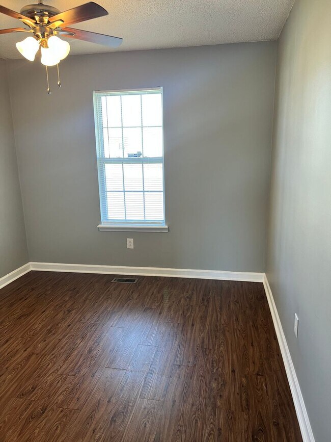 Building Photo - Cute Single Family Home