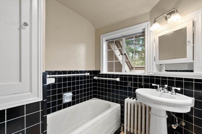 Building Photo - "Luxurious 5-Bedroom Spokane Retreat with Pool, Guest Suite, and Stunning Finishes!"