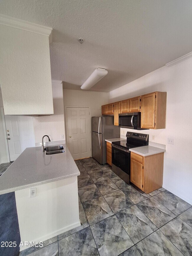 Building Photo - 5401 E Van Buren St