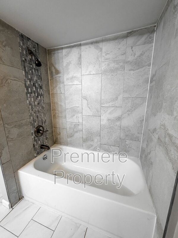 Building Photo - 2409 Mc Kinley Ave