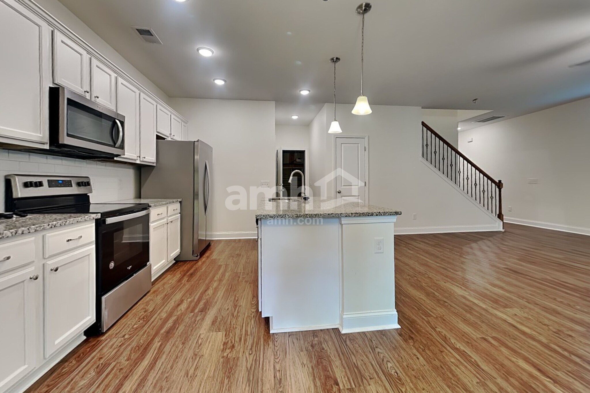 Building Photo - 218 Swan Dr