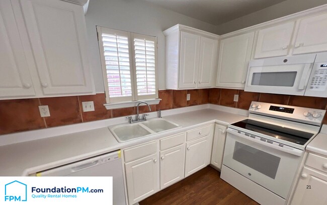 Building Photo - 1066 W Montebello Cir