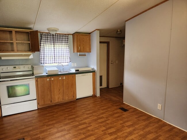 Building Photo - 3b/2b Ranch Home