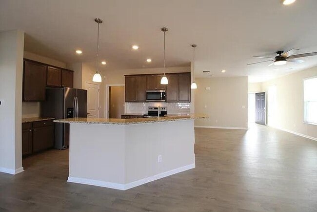 Building Photo - 409 Halton Dr