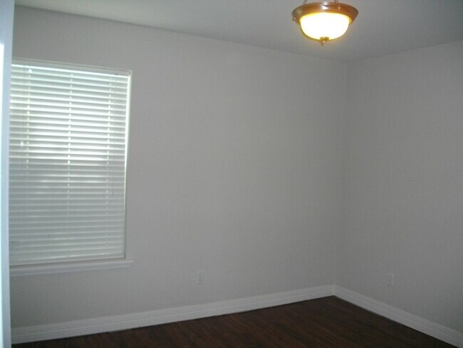 Building Photo - Kings Pointe Subdivision Just off E..Kings...