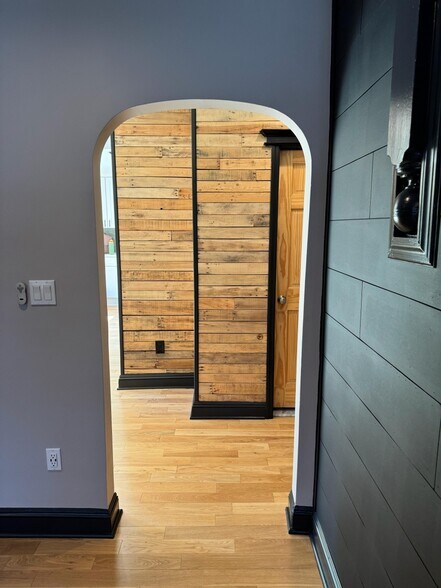 Building Photo - 24 S Rockland Ave