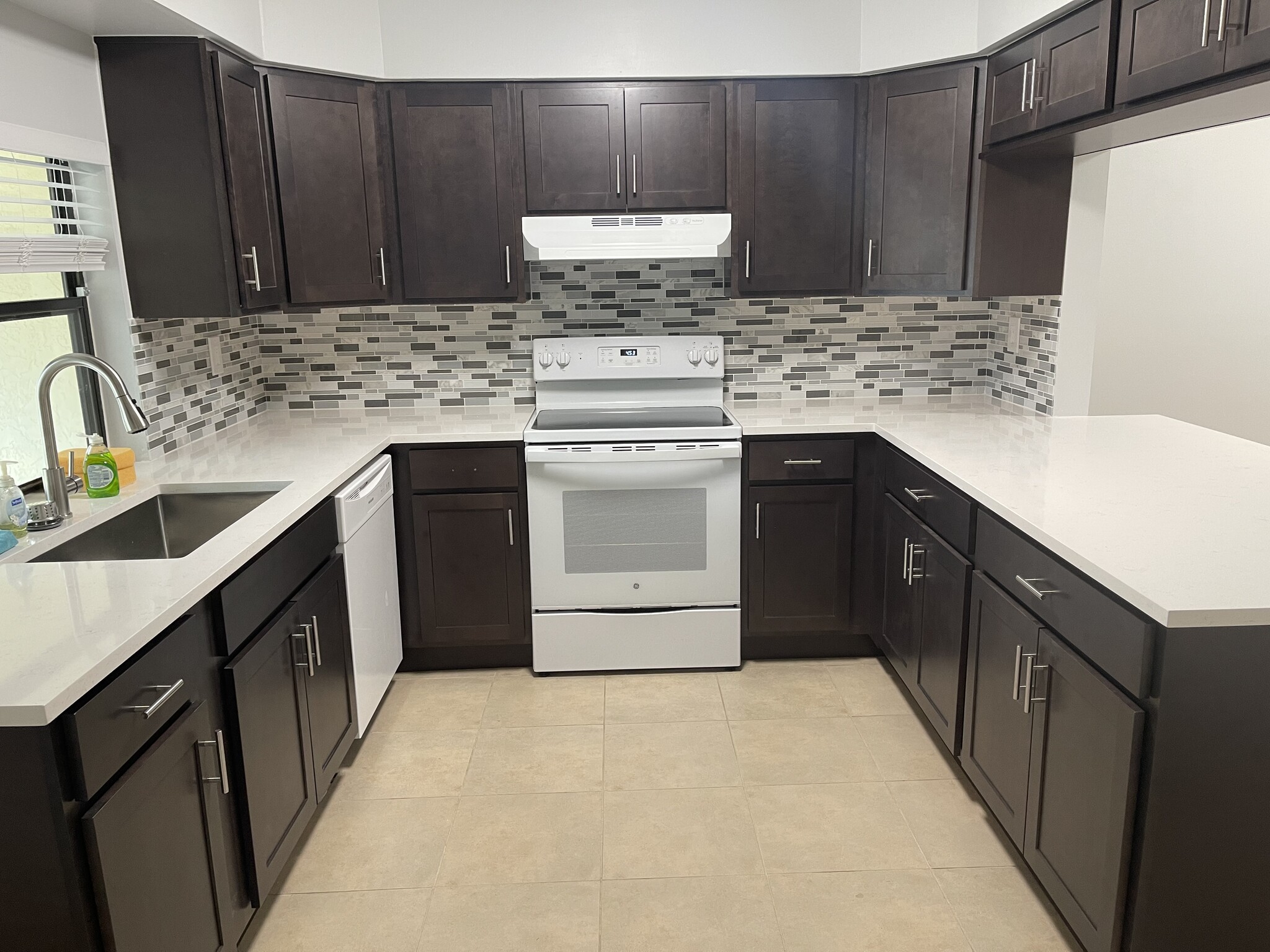 Renovated kitchen - 2051 Cove Ln
