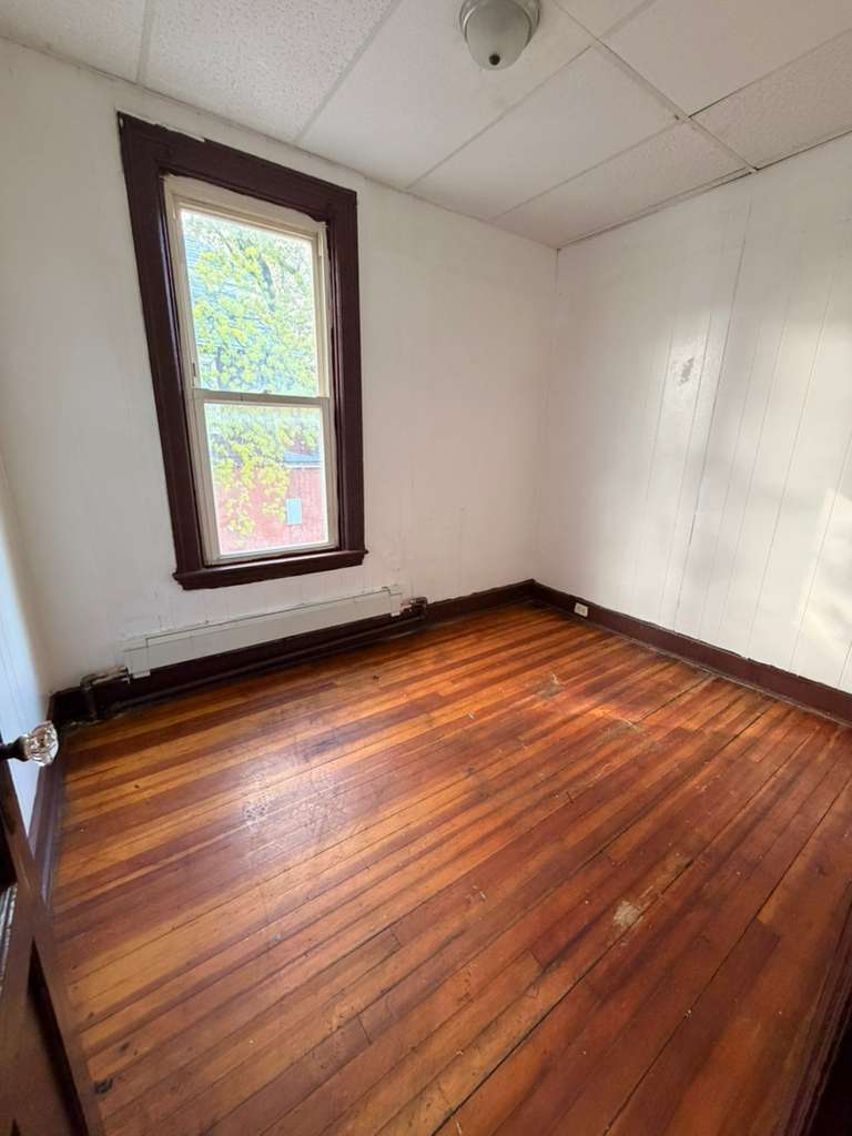 Building Photo - 385 Orange St