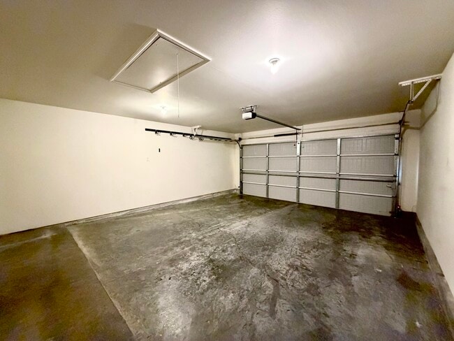 Building Photo - 2108 Birdie Ln