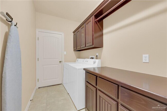 Building Photo - 19 N Dogwood St