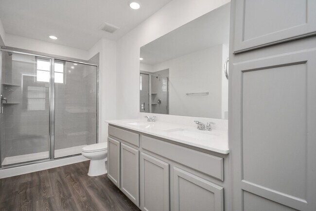 Building Photo - 15822 Kinlough Dr