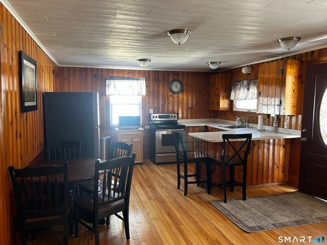 Building Photo - 5 Niles Rd