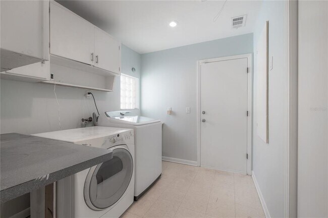 Building Photo - 4620 W Beach Park Dr