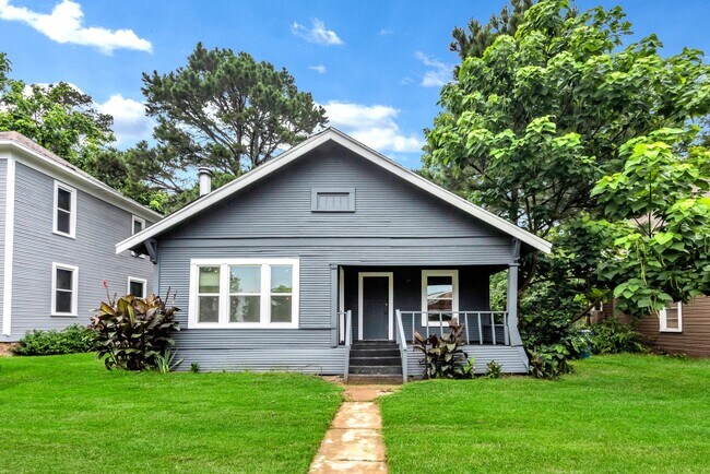 Building Photo - 425 E Sears St