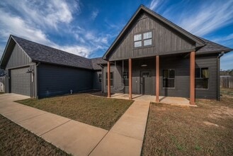 Building Photo - STUNNING modern farmhouse built in 2022 on 1 acre just outside the city limits of Tyler!