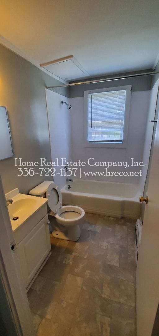 Building Photo - 834 Gray Ave NE