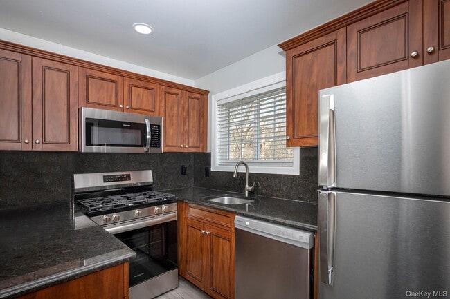 Building Photo - 6 Presidents Dr