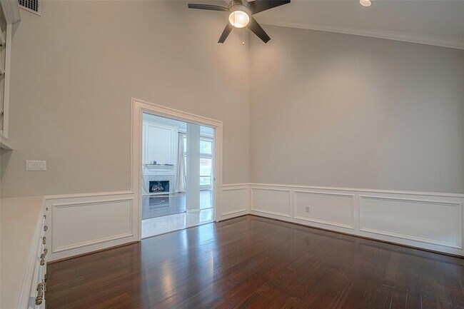 Building Photo - 15714 Sylvan Lake Dr