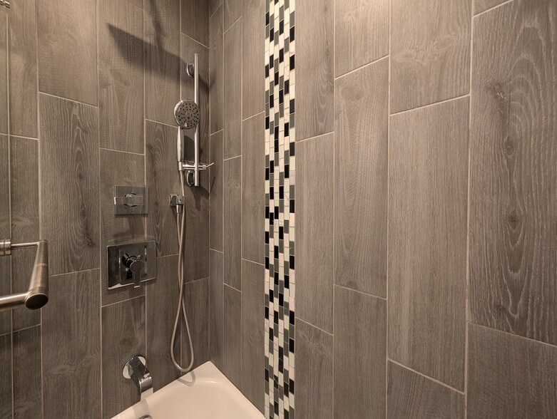 Building Photo - 932 W Grace St