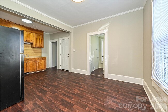 Building Photo - 134 Saluda St