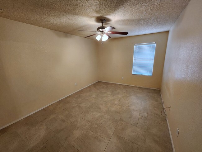 Building Photo - 3224 Hillrise Dr