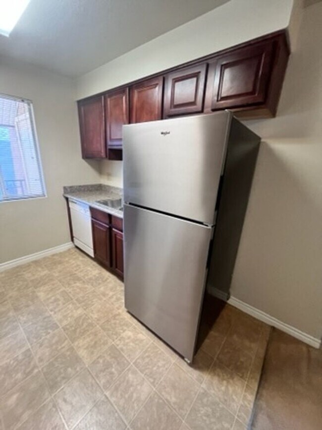 Building Photo - One Bed Condo in Southwest