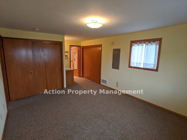 Building Photo - 2 bed + 1 office, 2 bathrooms, in Sequim