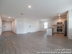 Building Photo - 2810 Millikan Dr