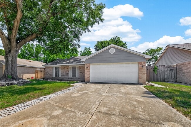 Building Photo - 24006 Lone Elm Dr