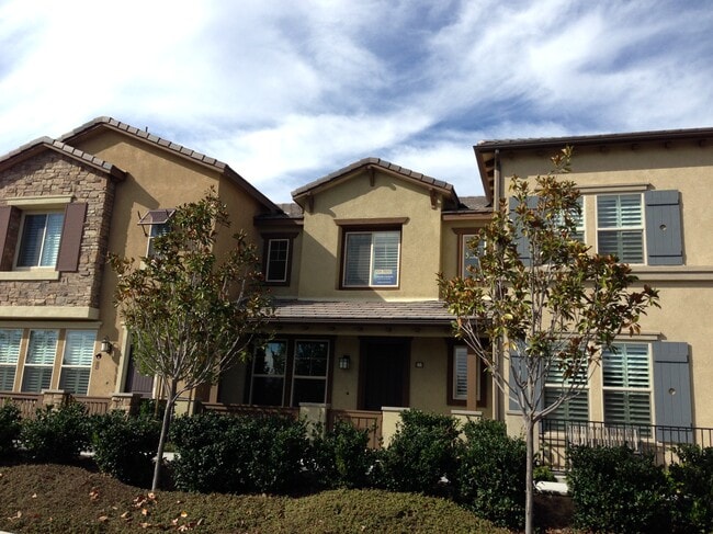 Building Photo - 10777 Canyon Grove Trail