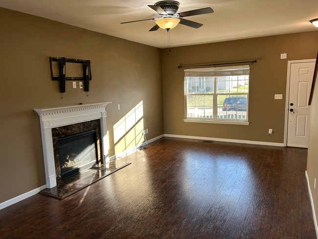 Building Photo - 538 Springhurst Pkwy