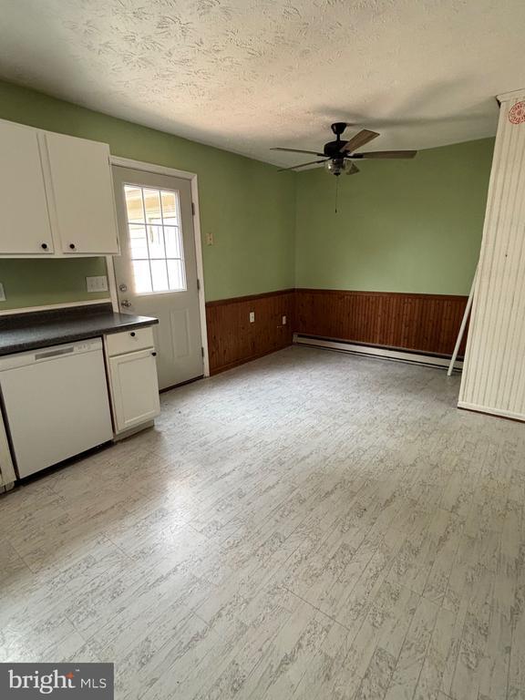 Building Photo - 402 Carroll Dr