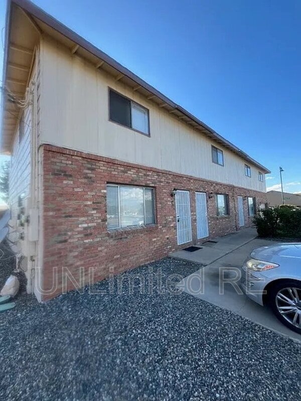 Building Photo - 4400 N Robert Rd