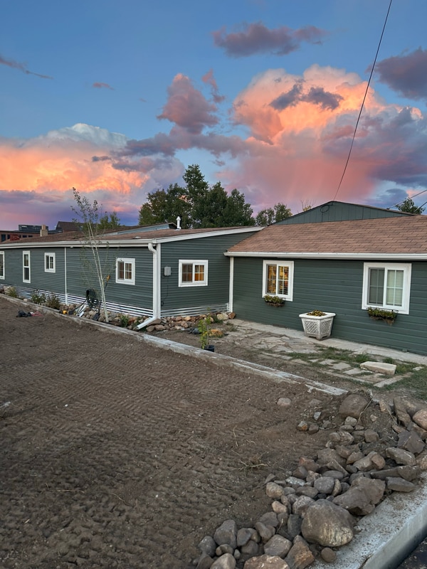 Building Photo - 613 Main St