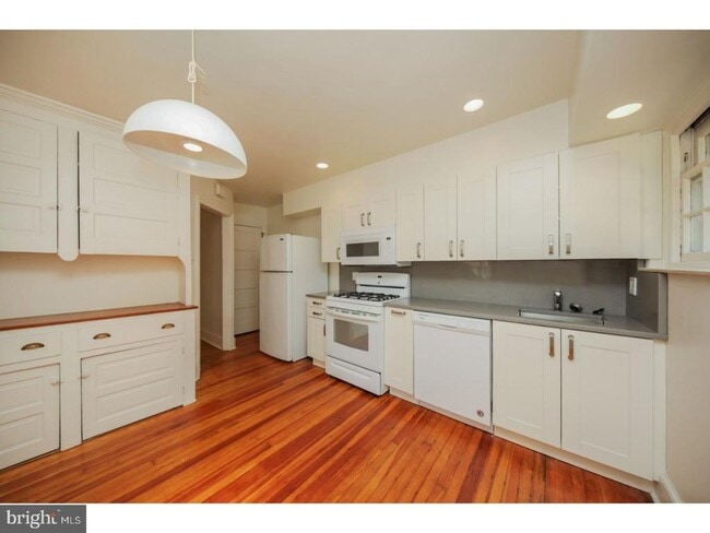 Building Photo - 17 E Willow Grove Ave