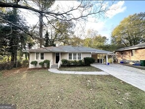 Building Photo - 1737 McKenzie Dr