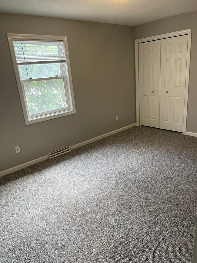 Building Photo - 39 Commodore Commons Ct