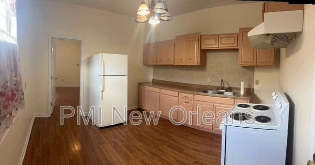 Building Photo - 2328 Mandeville St