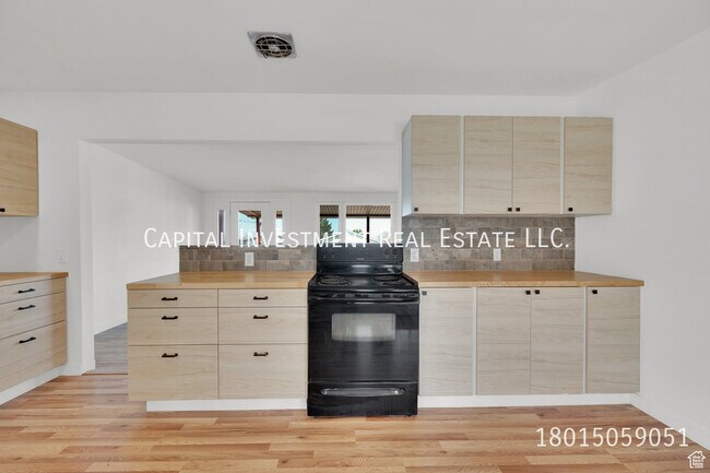 Building Photo - 684 Oquirrh Ave