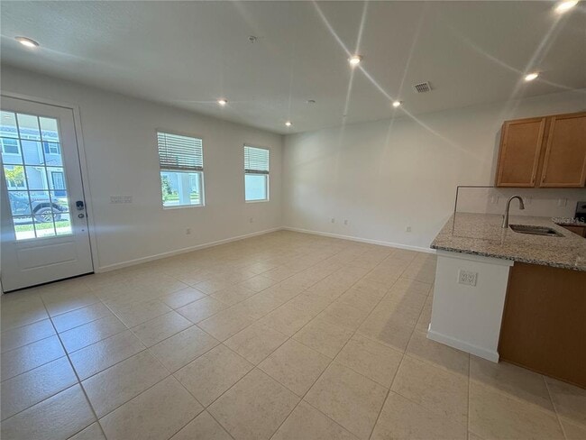 Building Photo - 9828 Walkway Dr