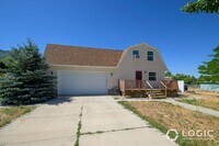 Building Photo - Home in Manti