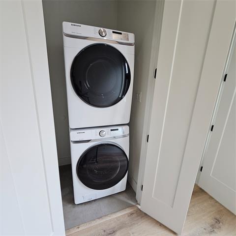 Building Photo - 2143 Mail Ave