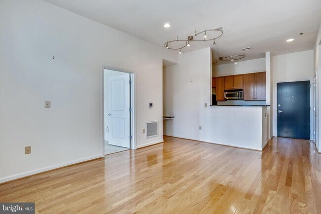 Building Photo - 309 Holland Ln